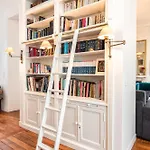 Апартаменты Luxury Typical Parisian Flat - 6 Guests - 5 Min From Louvre Париж