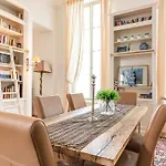 Luxury Typical Parisian Flat - 6 Guests - 5 Min From Louvre Париж
