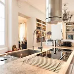 Апартаменты Luxury Typical Parisian Flat - 6 Guests - 5 Min From Louvre