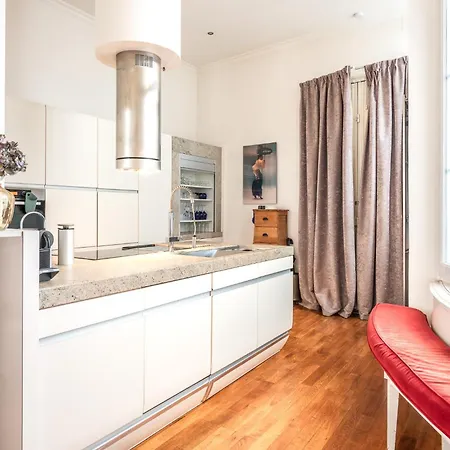 Апартаменты Luxury Typical Parisian Flat - 6 Guests - 5 Min From Louvre