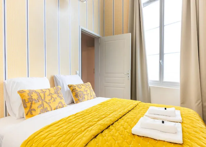 Luxury Typical Parisian Flat - 6 Guests - 5 Min From Louvre شقة باريس